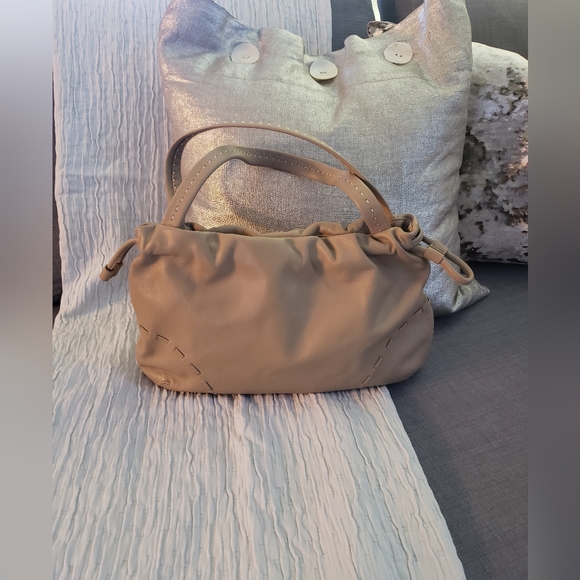 Ann taylor tan half moon leather bag..magnetic closure - Picture 2 of 15